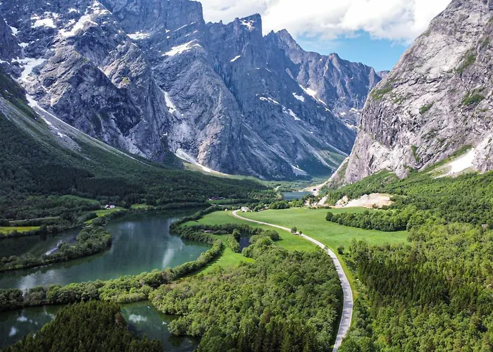 Дом отдыха Midgard - Pre-heated With Ready Beds At *